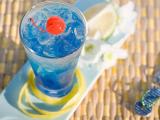 夏天蓝色鸡尾酒