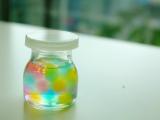 瓶子里的七彩小球