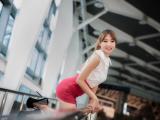 笑容如嫣的美女子