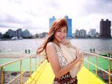 海滩俏皮美女