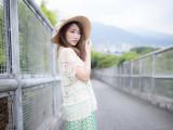 户外俏丽美女