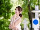 阳光下的美女